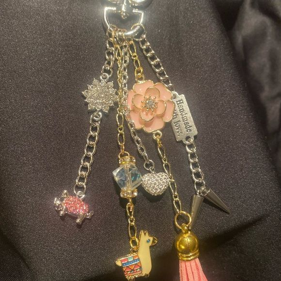 COPY - STUNNING PURSE CHARM in Silver Gold Pink Llama - Picture 1 of 7
